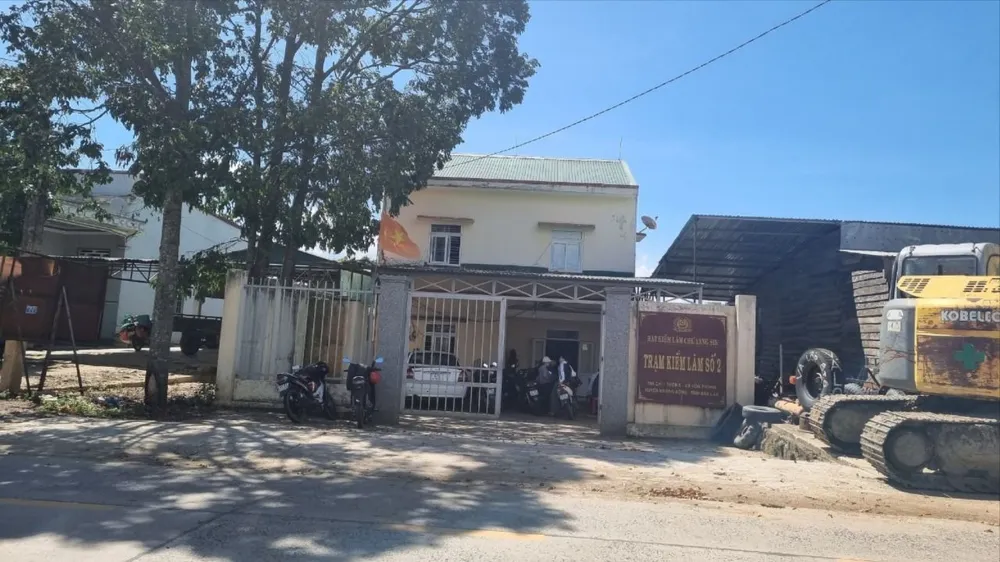 Trạm kiểm lâm số 2, nơi vướng mắc nhất của dự án cầu bắc qua sông Krông Bông. Ảnh: TIẾN THOẠI thuê đò qua sông 6.jpg