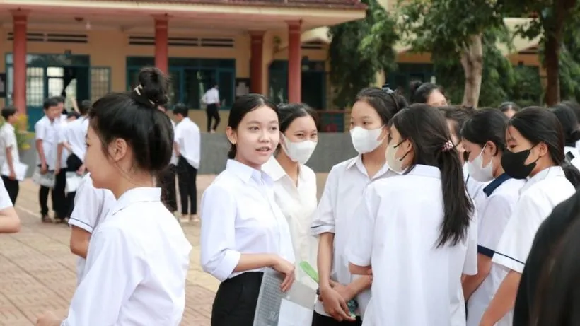 Học sinh tham dự kỳ thi tuyển vào lớp 10 ở Đắk Lắk. Ảnh: T.T điểm chuẩn vào lớp 10.jpg