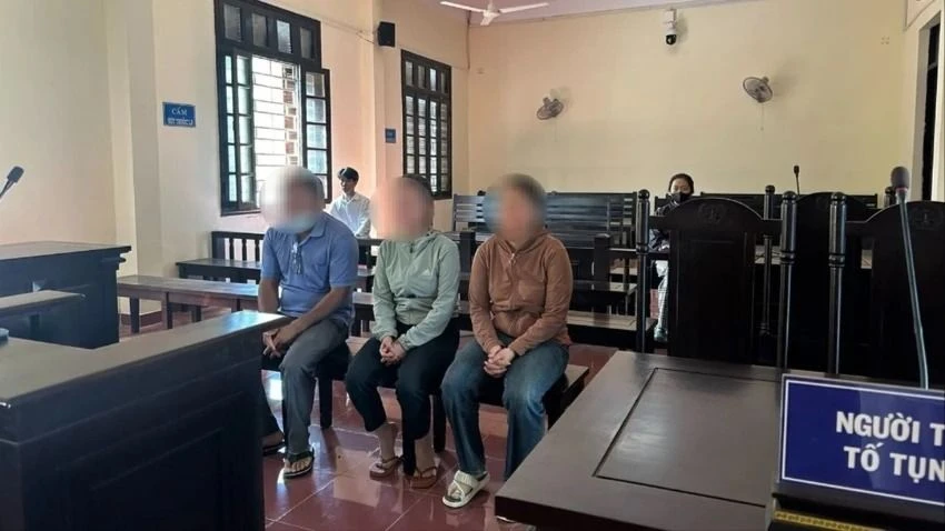 Các bị cáo liên quan trong vụ án. Ảnh: B.T đưa hối lộ.jpg