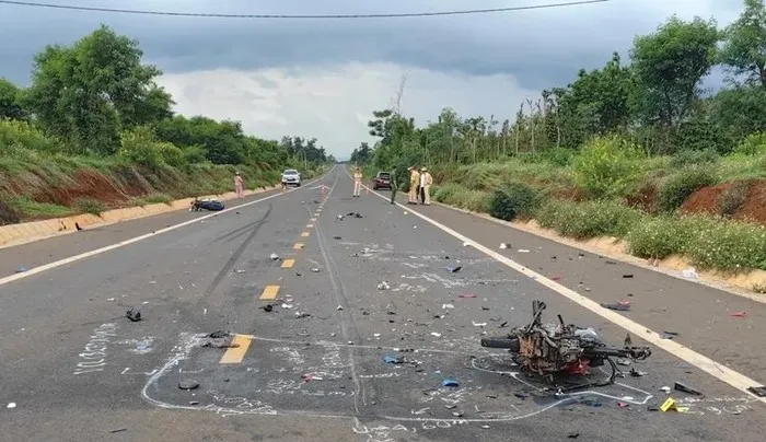 Hiện trường vụ tai nạn khiến hai thanh niên đua xe tử vong. Ảnh: VKSND Đắk Lắk đua xe trái phép.jpg