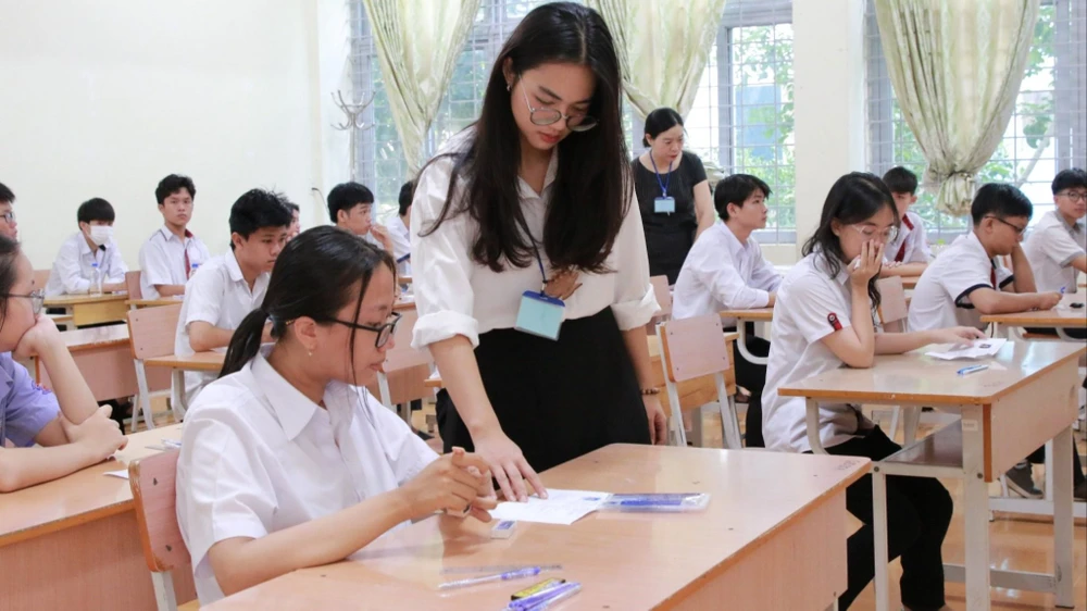 Một phòng thi tuyển vào lớp 10 ở Đắk Lắk. Ảnh: T.Đ trúng tuyển vào lớp 10.jpg