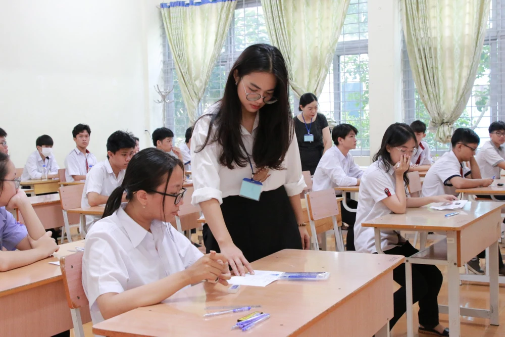 Học sinh ở Đắk Lắk tham gia thi tuyển vào lớp 10. Ảnh: T.Đ điểm chuẩn vào lớp 10.jpg