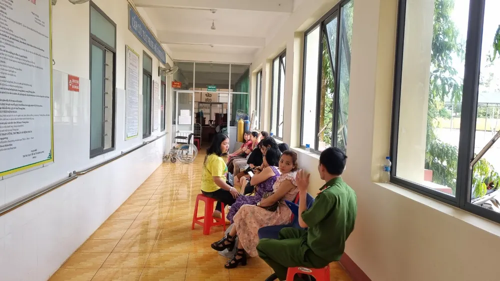 lật xe khách 11.jpg