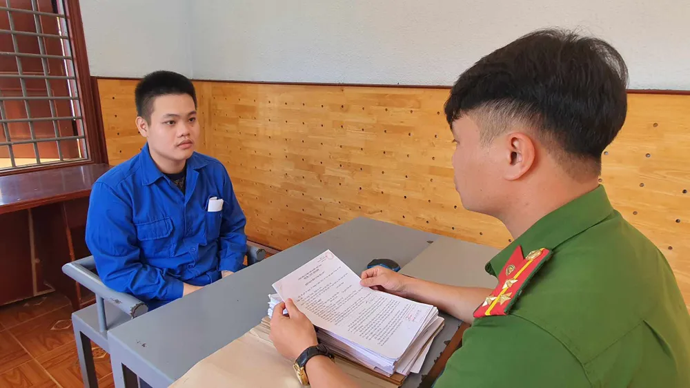 bắn sáu viên đạn.jpg