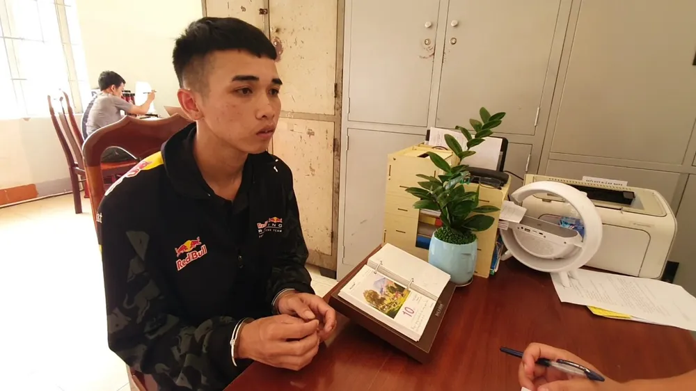Y Diệu tại cơ quan công an. Ảnh: S.Đ Bị đấm vào mặt.jpg