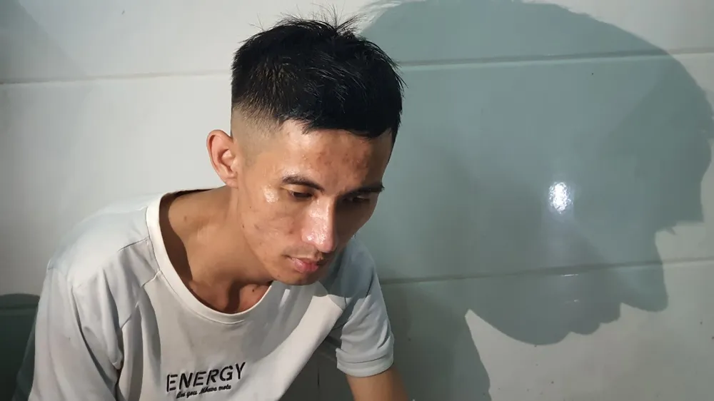 Phong tại thời điểm bị bắt quả tang. Ảnh: S.Đ ma túy đá.jpg