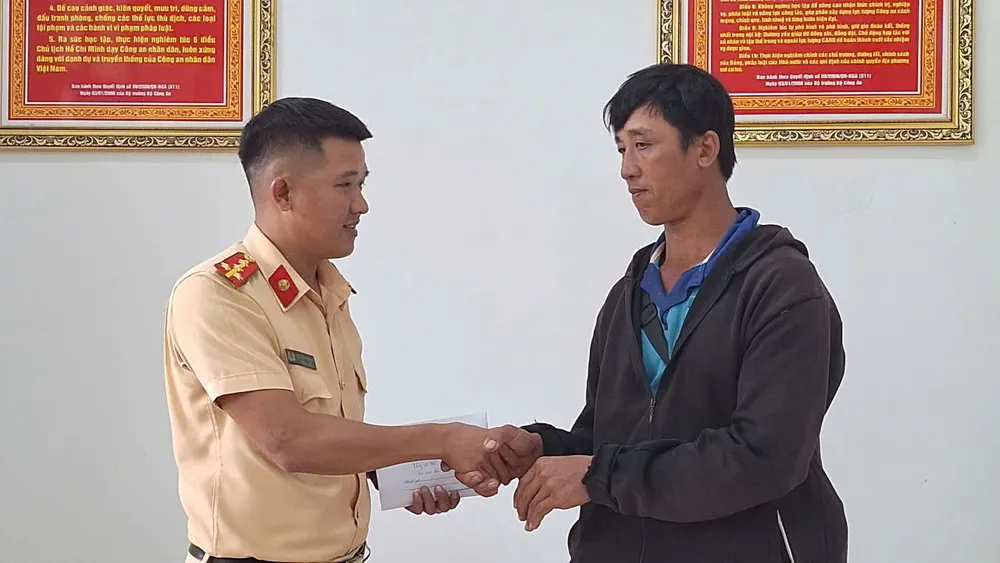 CẢNH SÁT GIAO THÔNG.jpg