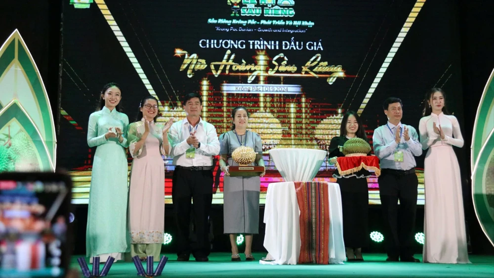 đấu gái sầu riêng 1.jpg