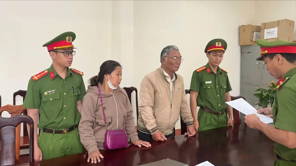 nữ giám đốc.jpg