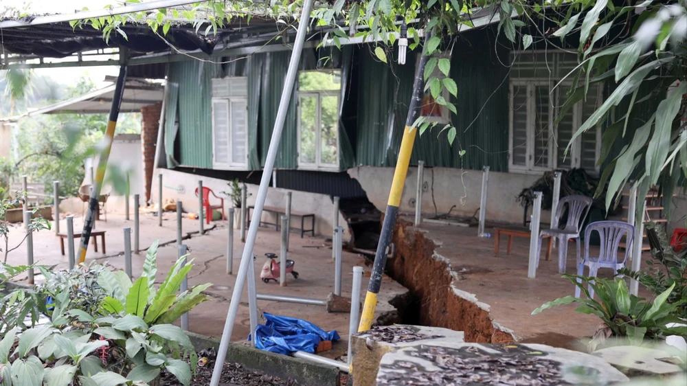 tình trạng sạt lở 1.jpg