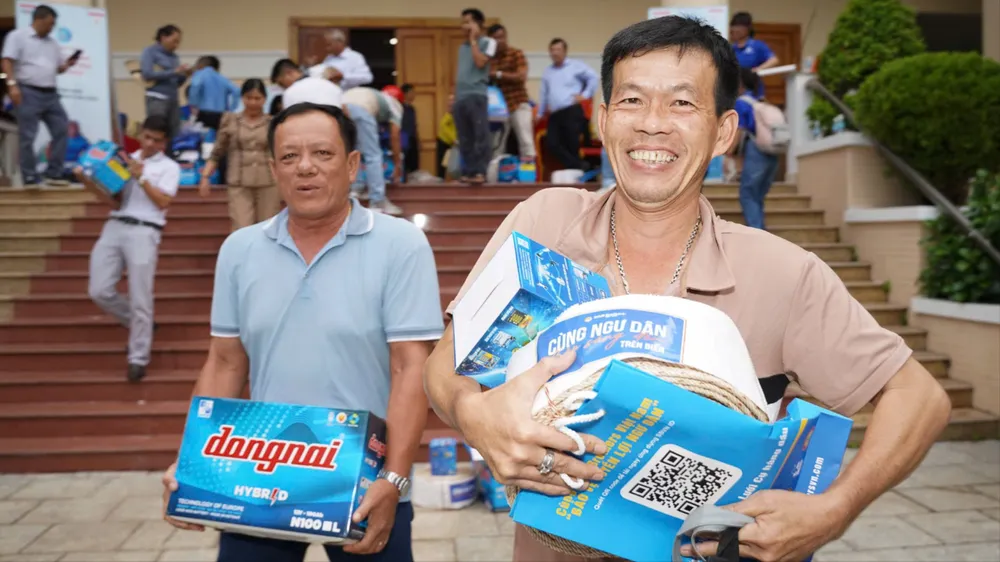 thắp sáng đèn trên biển 20.jpg