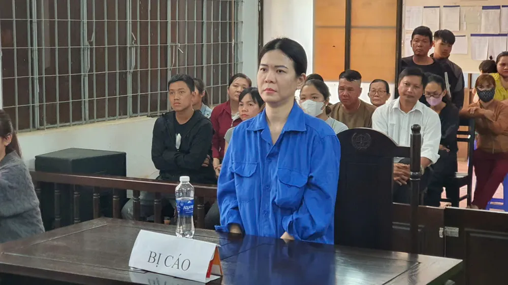 Bị cáo Thúy tại tòa. Ảnh: S.Đ ngăn cản chồng đi nhậu.jpg