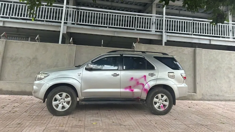 xịt sơn ô tô.jpg