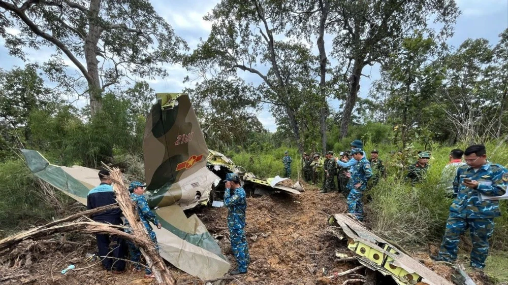 Máy bay rơi 1001.jpg