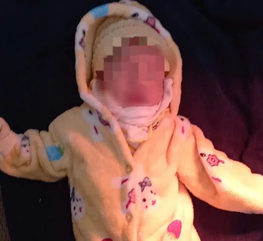 bé trai bị bỏ rơi.jpg