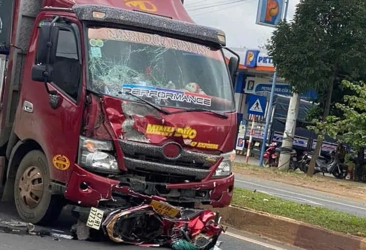 hai vợ chồng.jpg