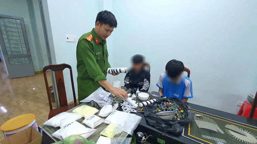 tự chế pháo nổ.jpg