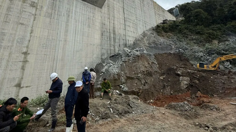 sập giàn giáo 1.jpg