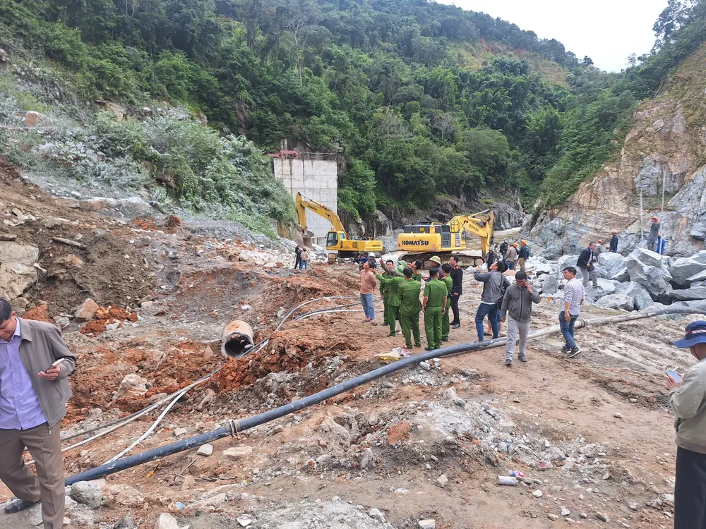 sập giàn giáo 12.jpg