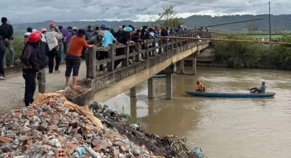 thả cá phóng sinh.jpg