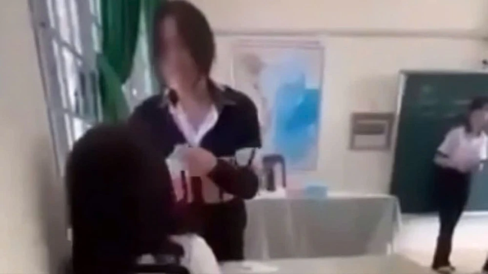 nữ sinh lớp 10.jpg