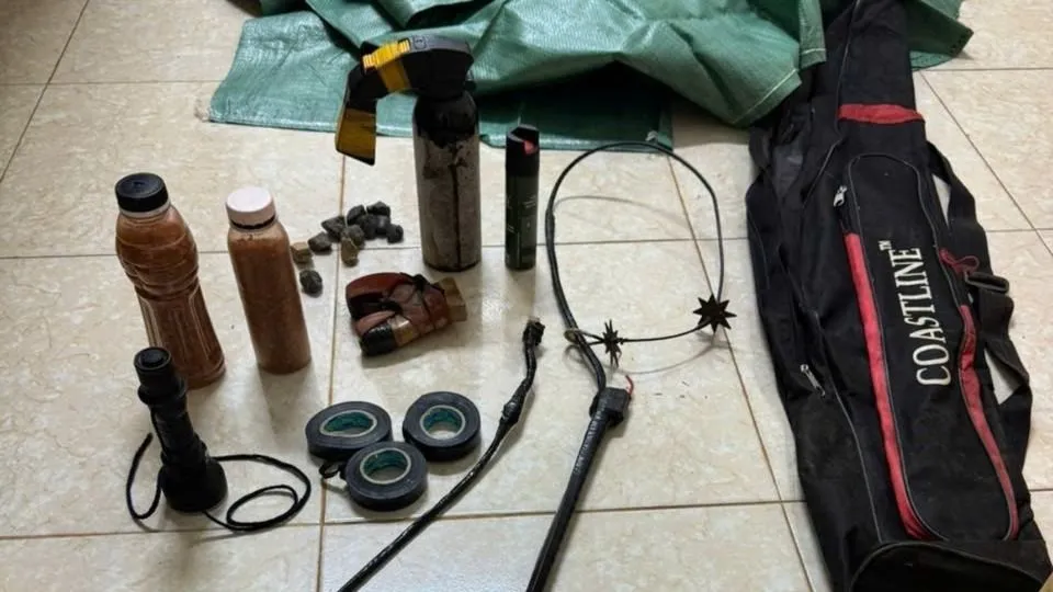 xịt hơi cay 2.jpg