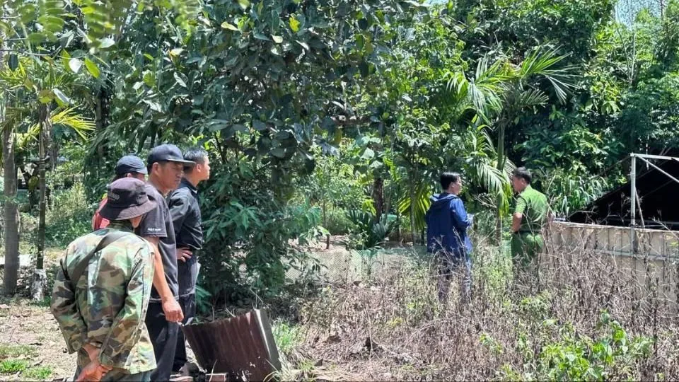 hai người đàn ông.jpg