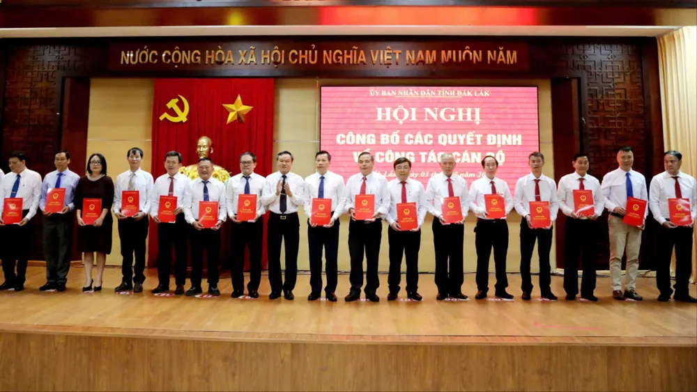 bổ nhiệm cán bộ.jpg