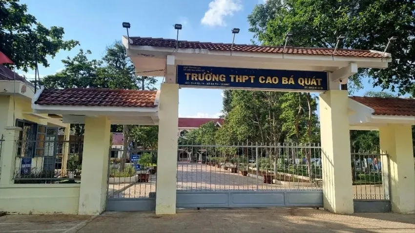 Trường THPT Cao Bá Quát. Ảnh: T.T đỗ tốt nghiệp.jpg