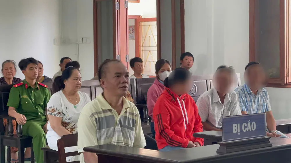 ra đường cầu cứu.jpg