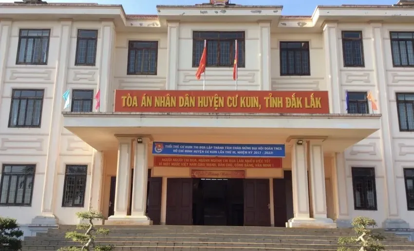 cựu thẩm phán.jpg