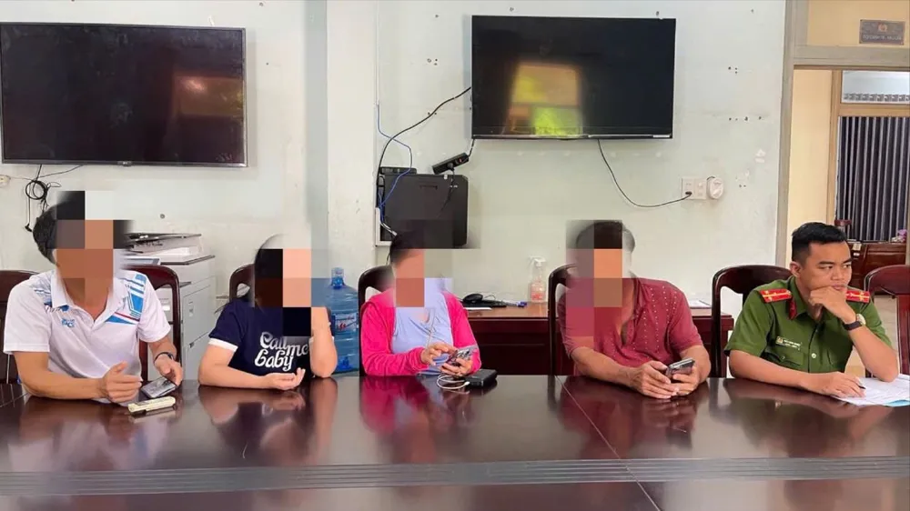 bắt cóc online 1.jpg