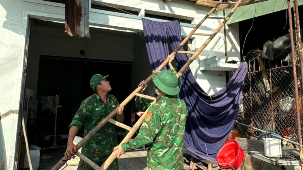 bão số 13 2002.jpg