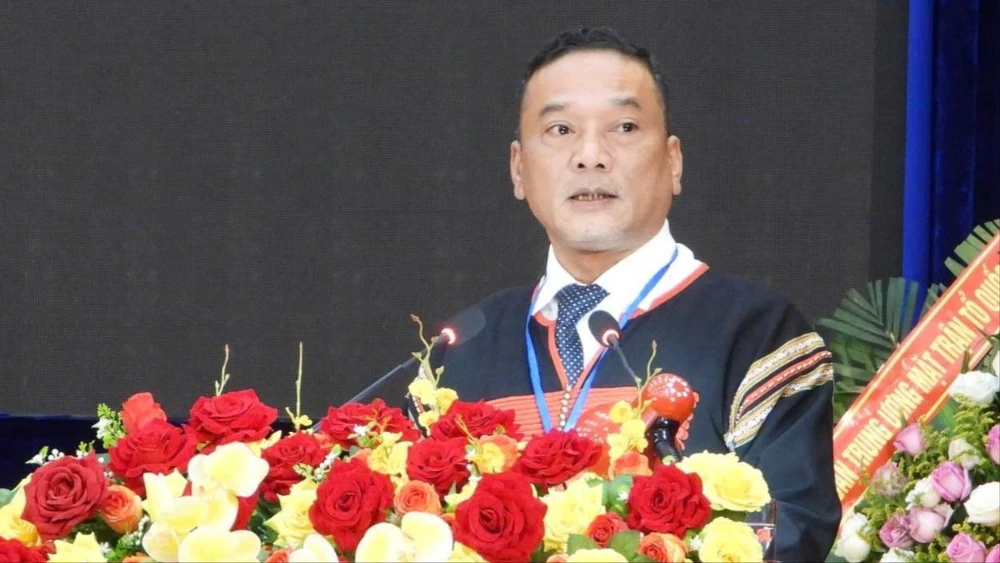 ông Y Giang Gry.jpg