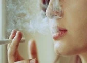 Phụ nữ VN mắc ung thư phổi cao do hút thuốc thụ động
