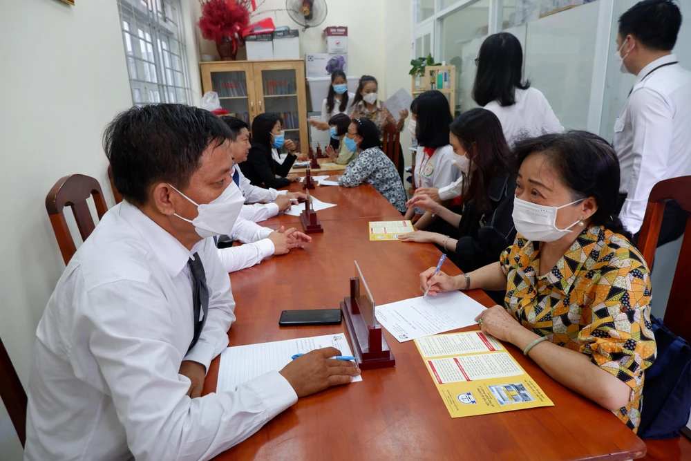 Tư vấn pháp luật miễn phí cho người dân. Ảnh: TRÚC PHƯƠNG Tư vấn pháp luật miễn phí cho người dân. Ảnh: TRÚC PHƯƠNG