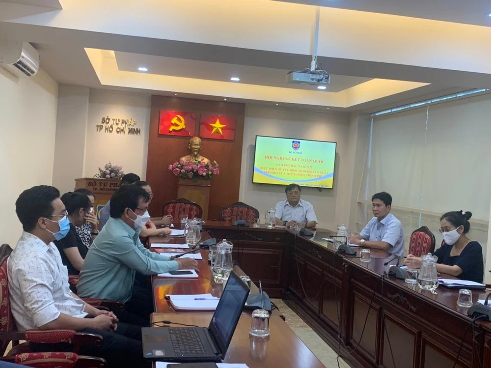 Hội nghị sơ kết tại điểm cầu Sở Tư pháp TP.HCM. Ảnh: TRÚC PHƯƠNG