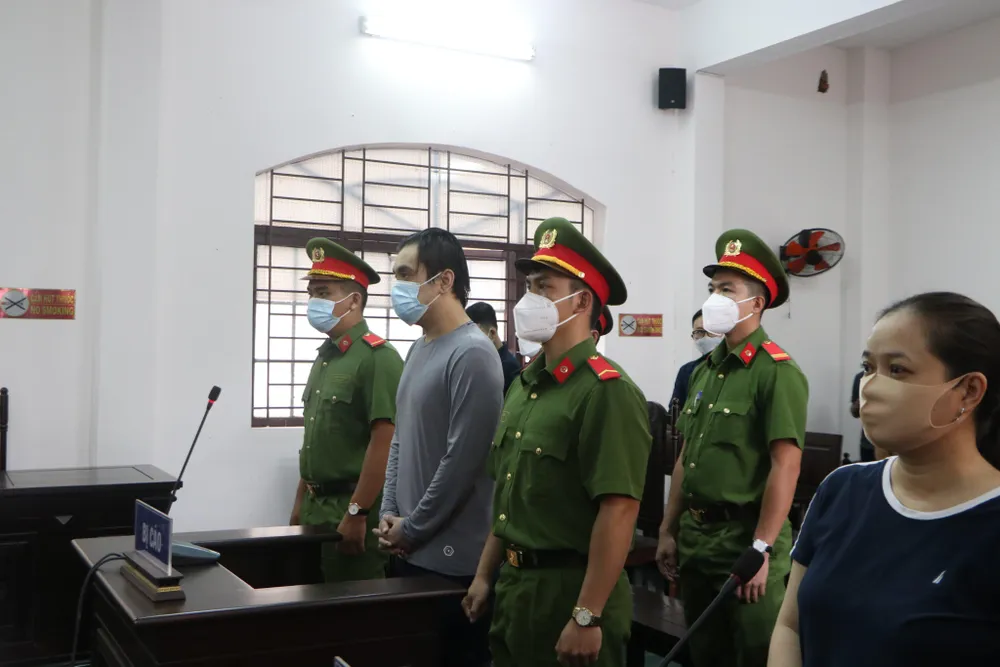 Bị cáo Phong tại phiên tòa tuyên án chiều 14-7. Ảnh: HUỲNH THƠ