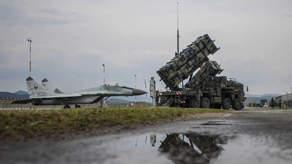 Hệ thống phòng không Patriot của NATO đặt tại căn cứ không quân Sliac ở Slovakia. Ảnh: EPA