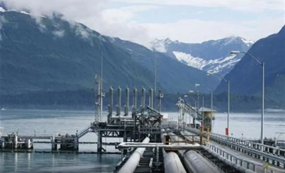 Một trạm neo đậu cho các tàu chở dầu tại Cảng hàng hải đường ống xuyên Alaska ở Valdez, bang Alaska. Ảnh: REUTERS