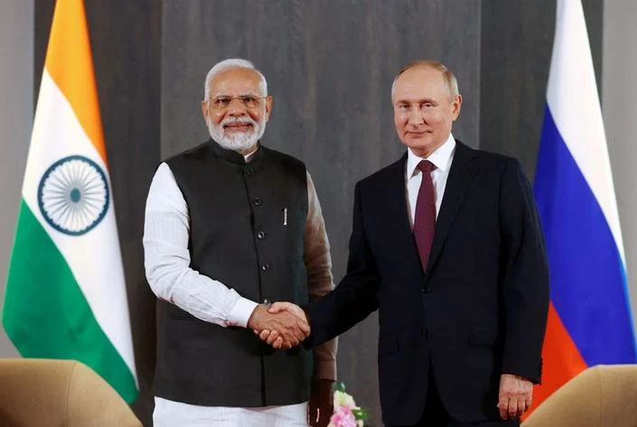Thủ tướng Ấn Độ Narendra Modi (trái) và Tổng thống Nga Vladimir Putin. Ảnh: REUTERS