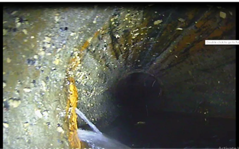 Sụp lở kinh hoàng dưới đáy kênh Nhiêu Lộc-Thị Nghè ảnh 5 Sụp lở kinh hoàng dưới đáy kênh Nhiêu Lộc-Thị Nghè ảnh 5