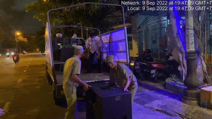 Cơ quan chức năng tạm giữ các loa di động-Ảnh: NHĐ