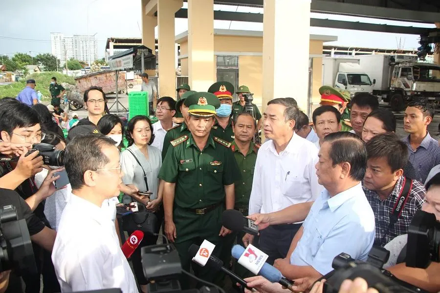 Bộ trưởng Lê Minh Hoan làm việc với lãnh đạo thành phố Đà Nẵng tại Âu thuyền. Ảnh: NGÔ QUANG Bộ trưởng Lê Minh Hoan làm việc với lãnh đạo thành phố Đà Nẵng tại Âu thuyền. Ảnh: NGÔ QUANG