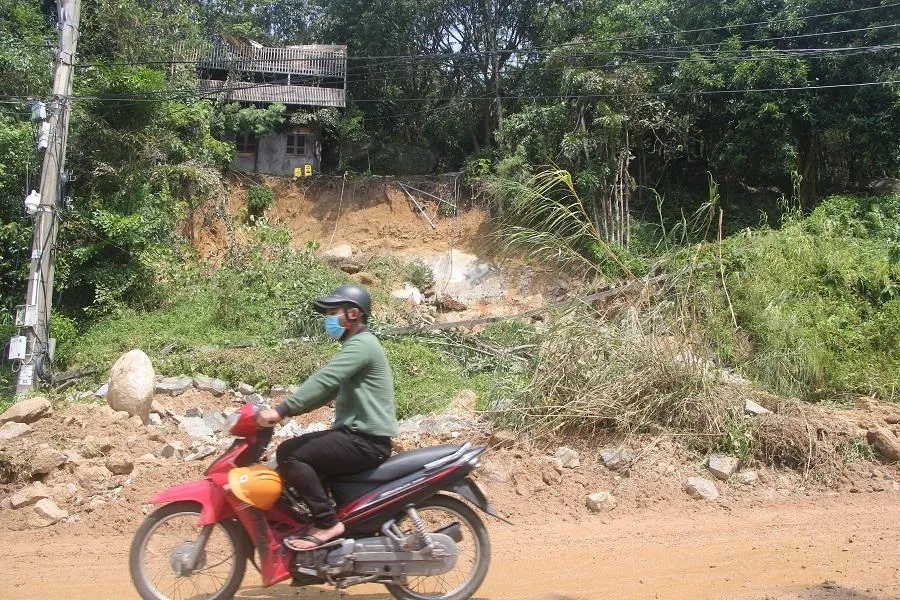 Bảo tàng Đồng Đình cũng bị sạt lở. Ảnh: NGÔ QUANG