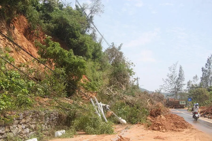 Nhiều khu vực hiện tại vẫn đang đẩy nhanh khắc phục. Ảnh: NGÔ QUANG