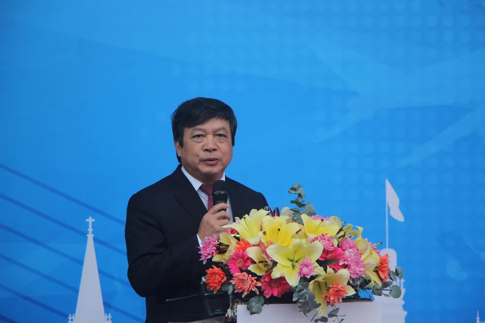 Thứ trưởng Đoàn Văn Việt phát biểu tại hội chợ. Ảnh: NGÔ QUANG