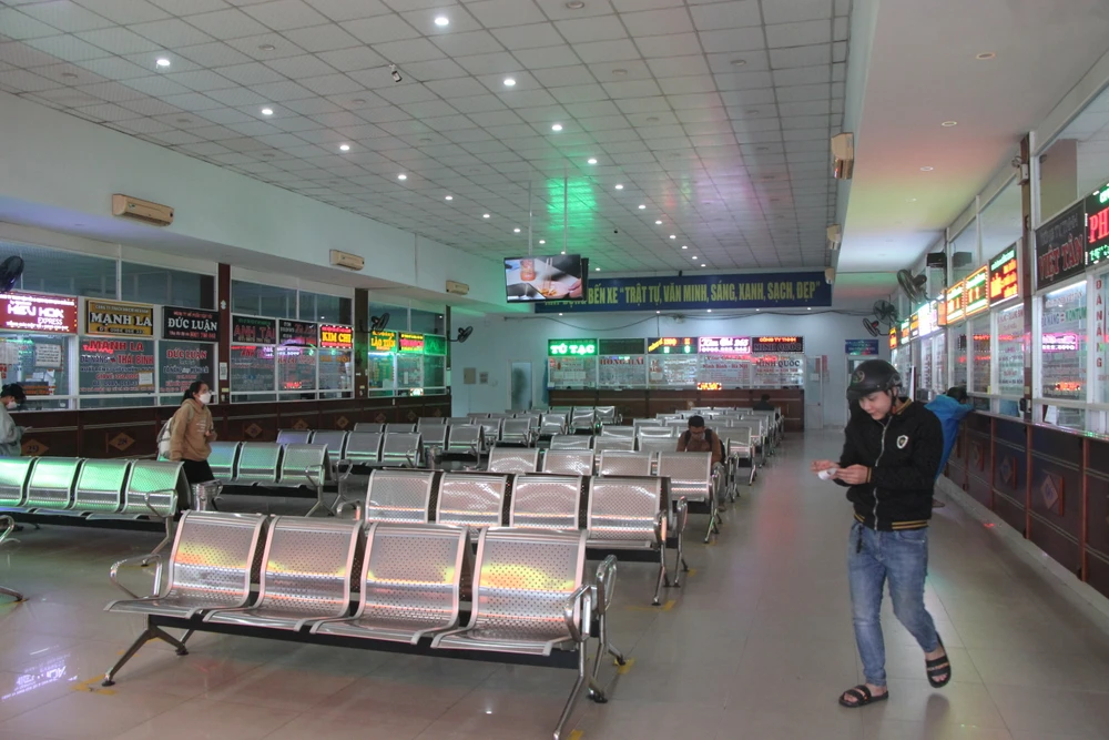 Phòng vé bến xe Đà Nẵng vắng bóng khách.Ảnh: NGÔ QUANG