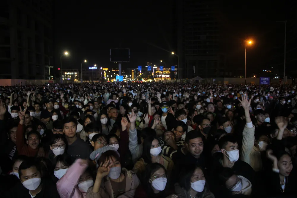 Hàng nghìn người tập trung tại công viên Biển Đông. Hàng nghìn người tập trung tại công viên Biển Đông.