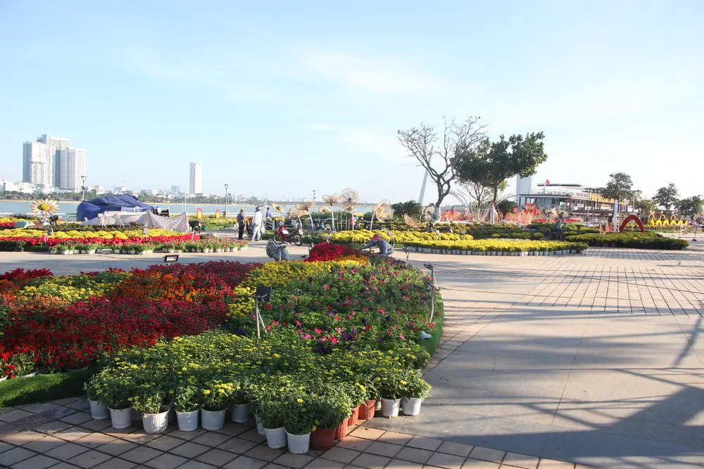 Có 9 vị trí trang trí hoa xuân, điện chiếu sáng với tổng mức đầu tư 14,5 tỷ đồng.